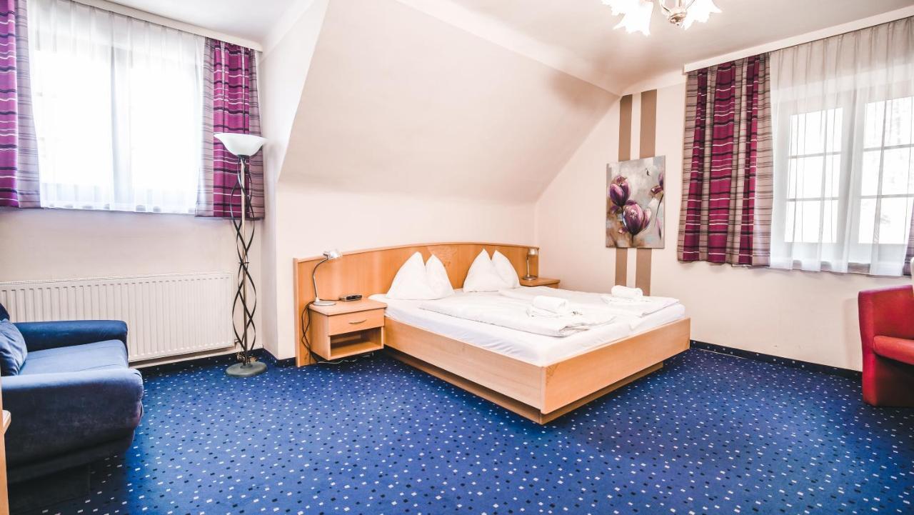 Hotel Karntnerhof Velden By S4Y フェルデン・アム・ヴェルターゼー エクステリア 写真