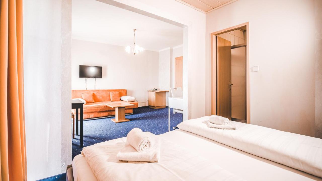 Hotel Karntnerhof Velden By S4Y フェルデン・アム・ヴェルターゼー エクステリア 写真