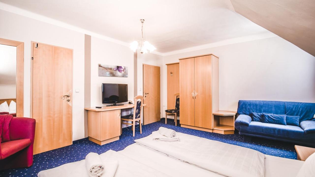 Hotel Karntnerhof Velden By S4Y フェルデン・アム・ヴェルターゼー エクステリア 写真