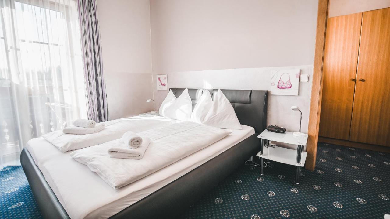 Hotel Karntnerhof Velden By S4Y フェルデン・アム・ヴェルターゼー エクステリア 写真