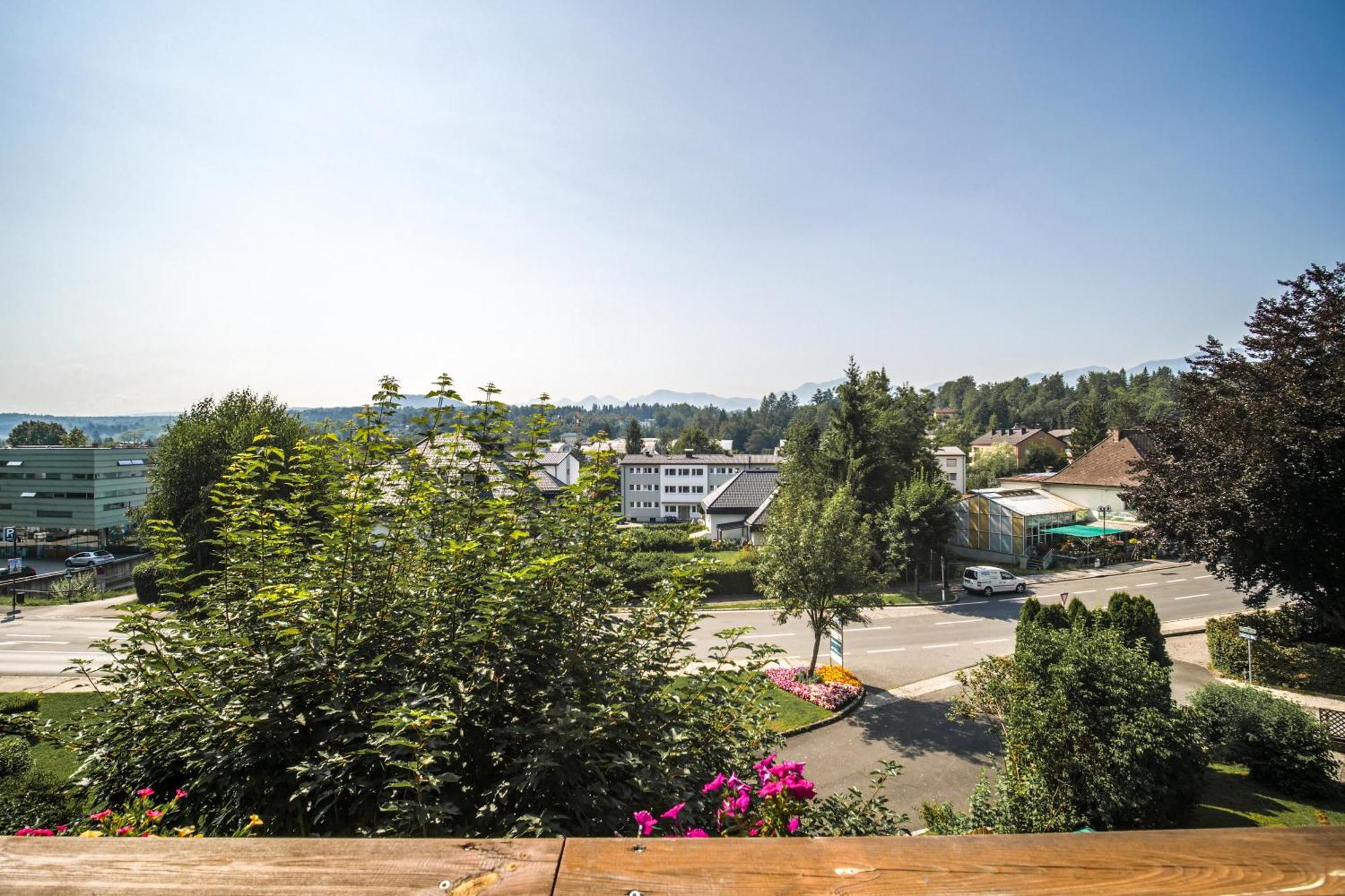 Hotel Karntnerhof Velden By S4Y フェルデン・アム・ヴェルターゼー エクステリア 写真